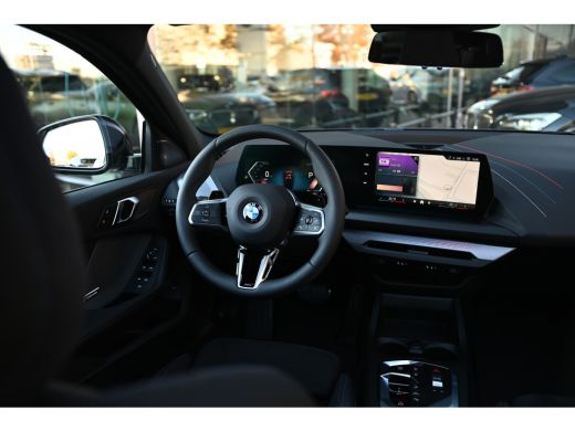 BMW 1 Serie 120 M Sport Automaat / Panoramadak / Sportstoelen / M Adaptief onderstel / Achteruitrijcamera / C... ActivLease financial lease