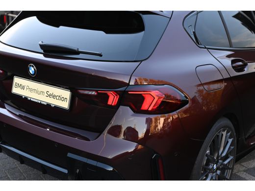 BMW 1 Serie 120 M Sport Automaat / Panoramadak / Sportstoelen / M Adaptief onderstel / Achteruitrijcamera / C... ActivLease financial lease