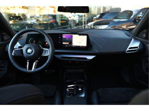BMW 1 Serie 120 M Sport Automaat / Panoramadak / Sportstoelen / M Adaptief onderstel / Achteruitrijcamera / C... ActivLease financial lease