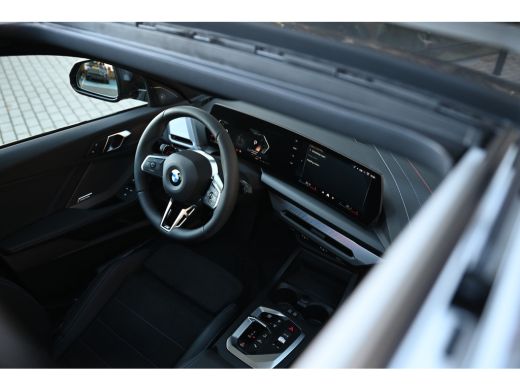 BMW 1 Serie 120 M Sport Automaat / Panoramadak / Sportstoelen / M Adaptief onderstel / Achteruitrijcamera / C... ActivLease financial lease