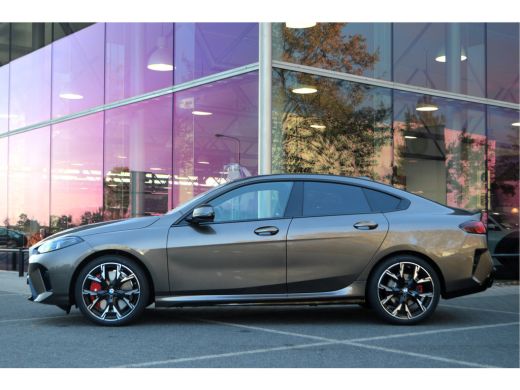 BMW 2 Serie 220 M Sport Automaat / Sportstoelen / Achteruitrijcamera / M Adaptief onderstel / Adaptieve LED /... ActivLease financial lease