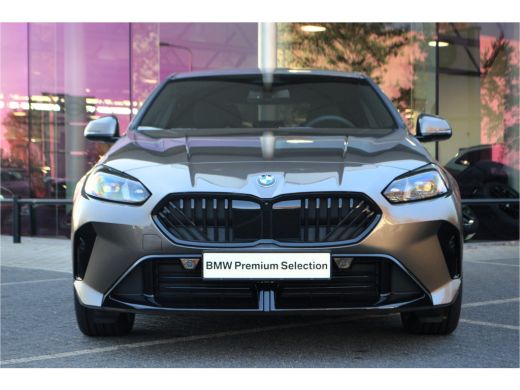 BMW 2 Serie 220 M Sport Automaat / Sportstoelen / Achteruitrijcamera / M Adaptief onderstel / Adaptieve LED /... ActivLease financial lease