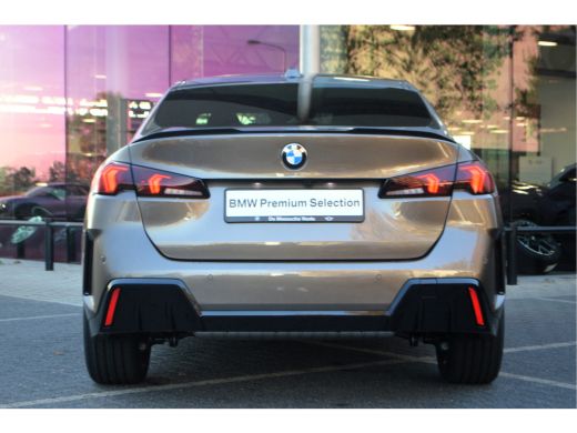 BMW 2 Serie 220 M Sport Automaat / Sportstoelen / Achteruitrijcamera / M Adaptief onderstel / Adaptieve LED /... ActivLease financial lease