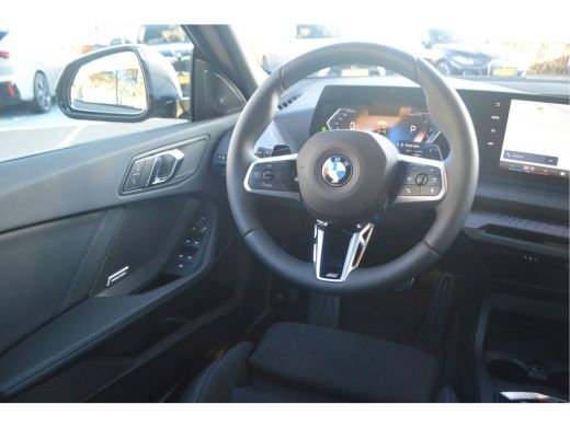 BMW 2 Serie 220 M Sport Automaat / Sportstoelen / Achteruitrijcamera / M Adaptief onderstel / Adaptieve LED /... ActivLease financial lease