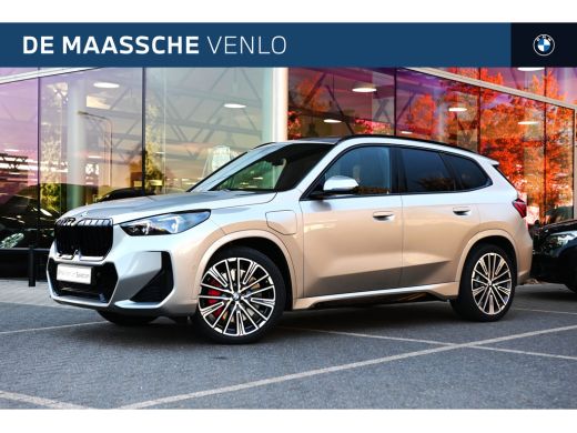 BMW X1 xDrive25e High Executive M Sport Automaat / Panoramadak / Trekhaak / Sportstoelen / M Adaptief on...