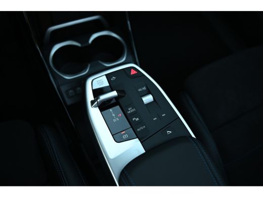 BMW X1 xDrive25e High Executive M Sport Automaat / Panoramadak / Trekhaak / Sportstoelen / M Adaptief on... ActivLease financial lease