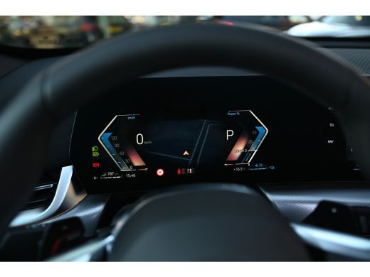 BMW X1 xDrive25e High Executive M Sport Automaat / Panoramadak / Trekhaak / Sportstoelen / M Adaptief on... ActivLease financial lease