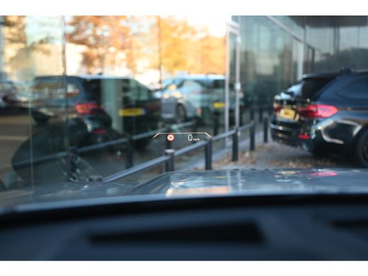 BMW X1 xDrive25e High Executive M Sport Automaat / Panoramadak / Trekhaak / Sportstoelen / M Adaptief on... ActivLease financial lease