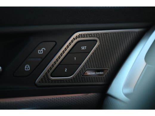 BMW X1 xDrive25e High Executive M Sport Automaat / Panoramadak / Trekhaak / Sportstoelen / M Adaptief on... ActivLease financial lease