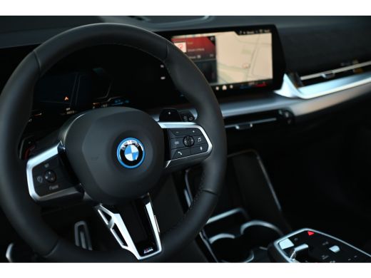 BMW X1 xDrive25e High Executive M Sport Automaat / Panoramadak / Trekhaak / Sportstoelen / M Adaptief on... ActivLease financial lease