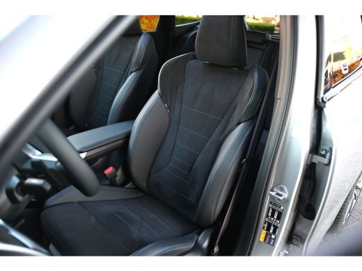 BMW X1 xDrive25e High Executive M Sport Automaat / Panoramadak / Trekhaak / Sportstoelen / M Adaptief on... ActivLease financial lease