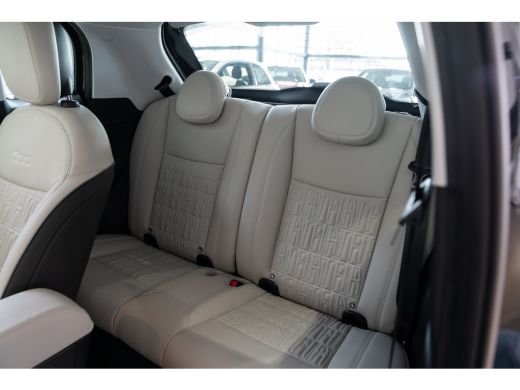 Fiat 500e 3+1 La Prima 42 kWh | Stoelverwarming | Climate Controle | Navigatie | Camera | Apple Carplay & A... ActivLease financial lease