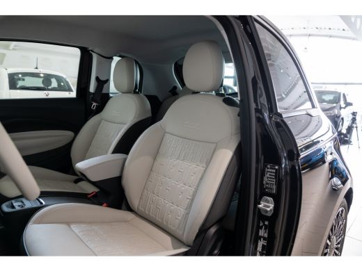 Fiat 500e 3+1 La Prima 42 kWh | Stoelverwarming | Climate Controle | Navigatie | Camera | Apple Carplay & A... ActivLease financial lease