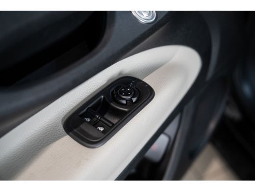 Fiat 500e 3+1 La Prima 42 kWh | Stoelverwarming | Climate Controle | Navigatie | Camera | Apple Carplay & A... ActivLease financial lease