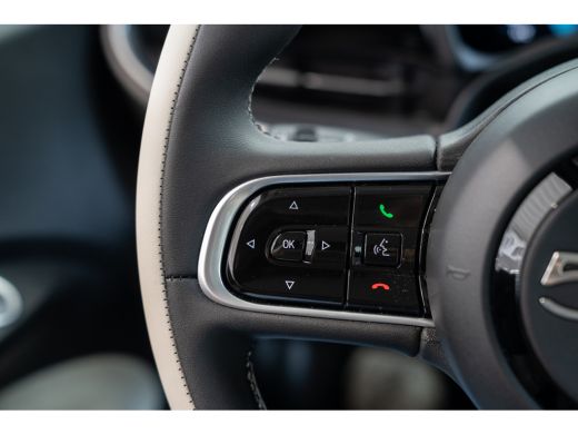 Fiat 500e 3+1 La Prima 42 kWh | Stoelverwarming | Climate Controle | Navigatie | Camera | Apple Carplay & A... ActivLease financial lease