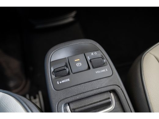 Fiat 500e 3+1 La Prima 42 kWh | Stoelverwarming | Climate Controle | Navigatie | Camera | Apple Carplay & A... ActivLease financial lease