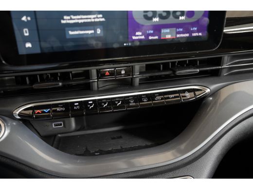 Fiat 500e 3+1 La Prima 42 kWh | Stoelverwarming | Climate Controle | Navigatie | Camera | Apple Carplay & A... ActivLease financial lease