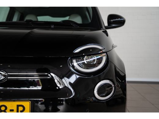 Fiat 500e 3+1 La Prima 42 kWh | Stoelverwarming | Climate Controle | Navigatie | Camera | Apple Carplay & A... ActivLease financial lease