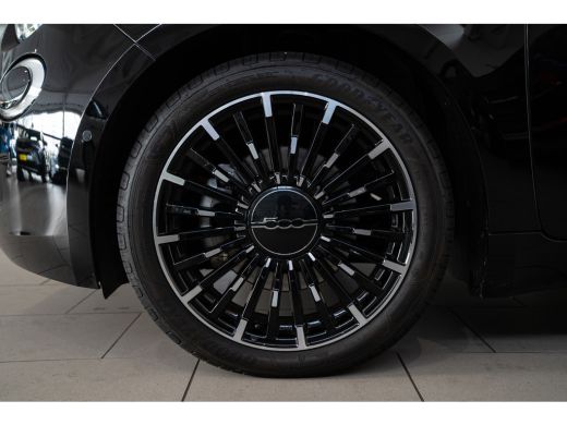 Fiat 500e 3+1 La Prima 42 kWh | Stoelverwarming | Climate Controle | Navigatie | Camera | Apple Carplay & A... ActivLease financial lease