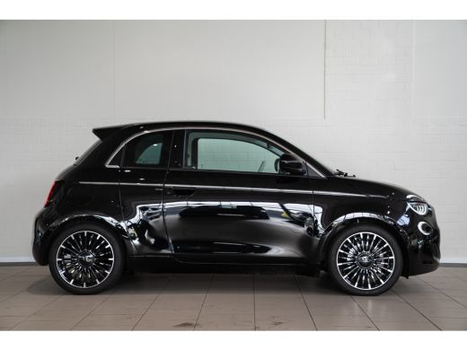 Fiat 500e 3+1 La Prima 42 kWh | Stoelverwarming | Climate Controle | Navigatie | Camera | Apple Carplay & A... ActivLease financial lease