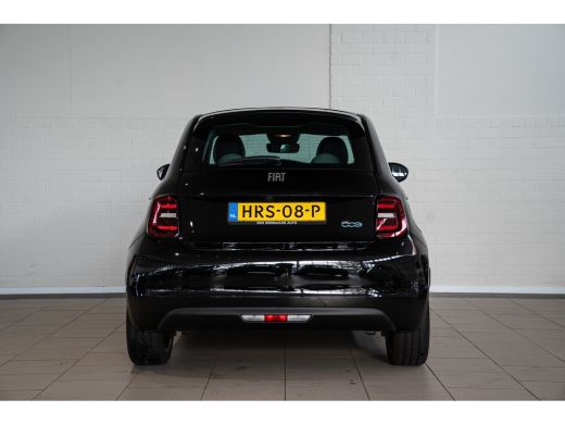 Fiat 500e 3+1 La Prima 42 kWh | Stoelverwarming | Climate Controle | Navigatie | Camera | Apple Carplay & A... ActivLease financial lease