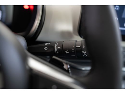 Fiat 600 1.2 Hybrid La Prima | Camera | Lederen bekleding | Stoelverwarming | Parkeersensoren | Keyless | ... ActivLease financial lease