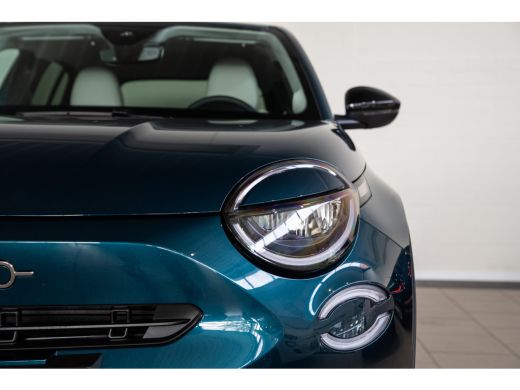 Fiat 600 1.2 Hybrid La Prima | Camera | Lederen bekleding | Stoelverwarming | Parkeersensoren | Keyless | ... ActivLease financial lease