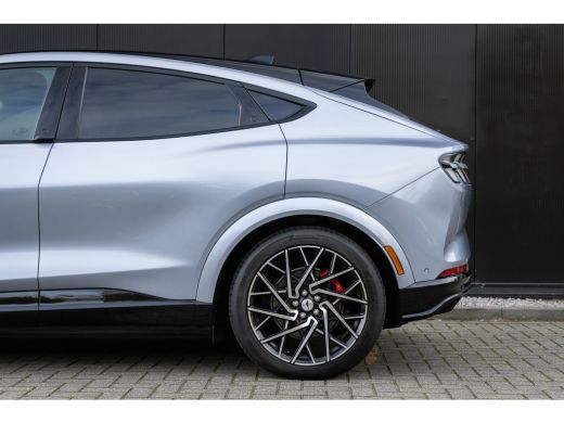 Ford Mustang Mach-E Mach-E GT Extended AWD 98 kWh | Pano-dak | 360 Camera | B&O audio | Standkachel | Elektrische Kle... ActivLease financial lease