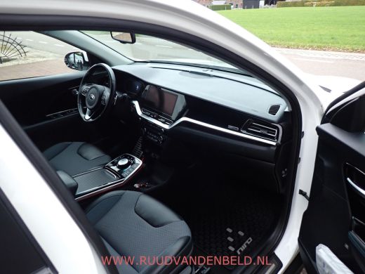 Kia e-Niro DynamicPlusLine 64kWh 97%SOH WARMTEPOMP/ACC/CAMERA/CARPLAY/KEYLESS ActivLease financial lease