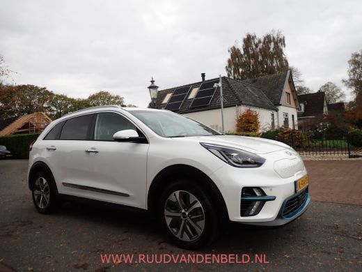 Kia e-Niro DynamicPlusLine 64kWh 97%SOH WARMTEPOMP/ACC/CAMERA/CARPLAY/KEYLESS ActivLease financial lease