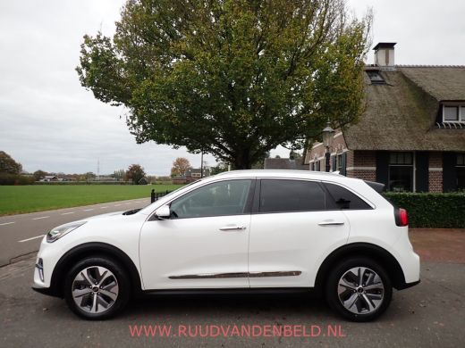 Kia e-Niro DynamicPlusLine 64kWh 97%SOH WARMTEPOMP/ACC/CAMERA/CARPLAY/KEYLESS ActivLease financial lease