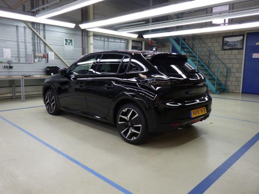 Peugeot 208 1.2 Hybrid 145 e-DCS6 GT | Achterbank in delen neerklapbaar | Achteruitrijcamera | Apple Carplay/... ActivLease financial lease