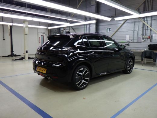 Peugeot 208 1.2 Hybrid 145 e-DCS6 GT | Achterbank in delen neerklapbaar | Achteruitrijcamera | Apple Carplay/... ActivLease financial lease