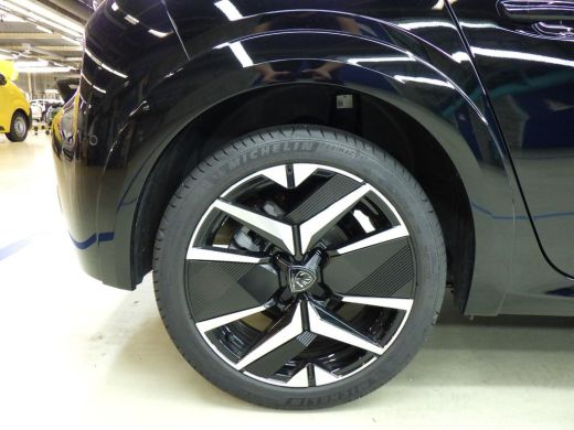 Peugeot 208 1.2 Hybrid 145 e-DCS6 GT | Achterbank in delen neerklapbaar | Achteruitrijcamera | Apple Carplay/... ActivLease financial lease