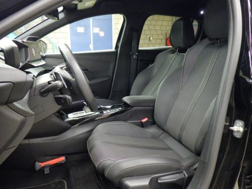 Peugeot 208 1.2 Hybrid 145 e-DCS6 GT | Achterbank in delen neerklapbaar | Achteruitrijcamera | Apple Carplay/... ActivLease financial lease
