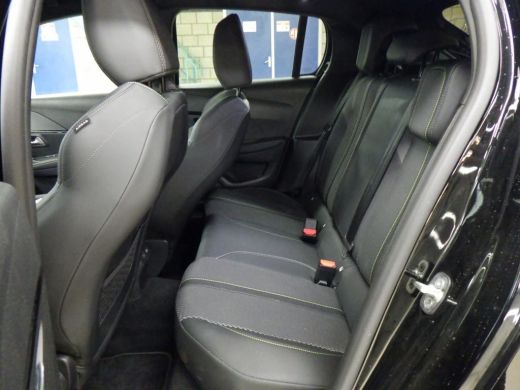 Peugeot 208 1.2 Hybrid 145 e-DCS6 GT | Achterbank in delen neerklapbaar | Achteruitrijcamera | Apple Carplay/... ActivLease financial lease