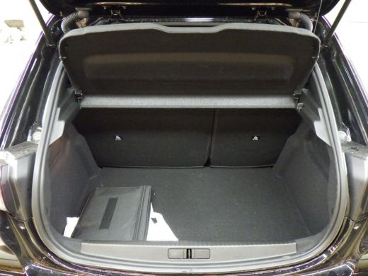 Peugeot 208 1.2 Hybrid 145 e-DCS6 GT | Achterbank in delen neerklapbaar | Achteruitrijcamera | Apple Carplay/... ActivLease financial lease