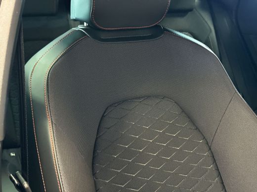 Seat Leon 1.5 TSI e-Hybrid 204pk DSG FR Business | Trekhaak, wegklapbaar | Stoel- en stuurverwarming | Keyl... ActivLease financial lease