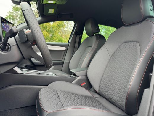 Seat Leon 1.5 TSI e-Hybrid 204pk DSG FR Business | Trekhaak, wegklapbaar | Stoel- en stuurverwarming | Keyl... ActivLease financial lease