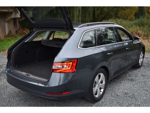 Skoda Superb Combi iV 218PK DSG HYBRID BUSINESS TREKHAAK/NAVI/VIRTUAL ActivLease financial lease