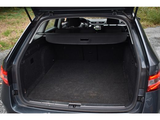 Skoda Superb Combi iV 218PK DSG HYBRID BUSINESS TREKHAAK/NAVI/VIRTUAL ActivLease financial lease