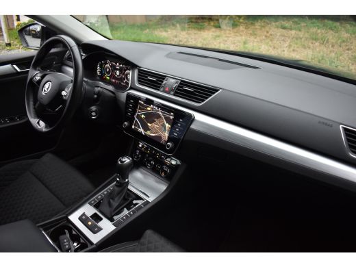 Skoda Superb Combi iV 218PK DSG HYBRID BUSINESS TREKHAAK/NAVI/VIRTUAL ActivLease financial lease