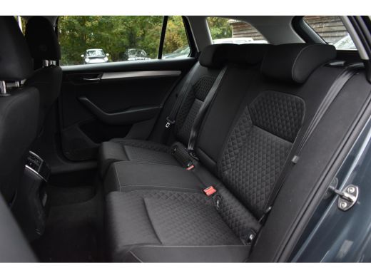 Skoda Superb Combi iV 218PK DSG HYBRID BUSINESS TREKHAAK/NAVI/VIRTUAL ActivLease financial lease