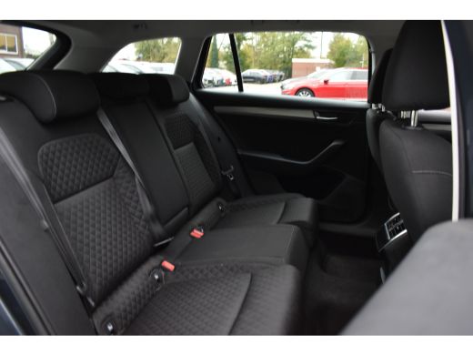 Skoda Superb Combi iV 218PK DSG HYBRID BUSINESS TREKHAAK/NAVI/VIRTUAL ActivLease financial lease