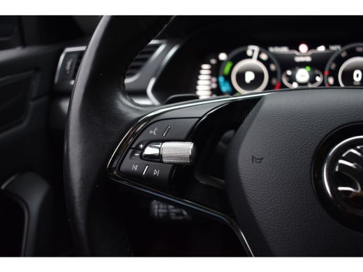 Skoda Superb Combi iV 218PK DSG HYBRID BUSINESS TREKHAAK/NAVI/VIRTUAL ActivLease financial lease