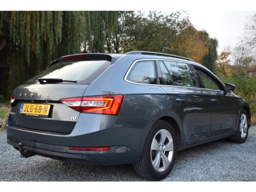 Skoda Superb Combi iV 218PK DSG HYBRID BUSINESS TREKHAAK/NAVI/VIRTUAL ActivLease financial lease