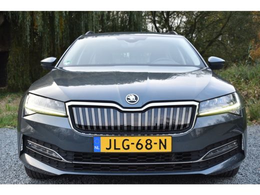 Skoda Superb Combi iV 218PK DSG HYBRID BUSINESS TREKHAAK/NAVI/VIRTUAL ActivLease financial lease