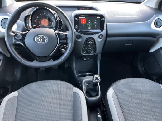 Toyota Aygo 1.0 VVT-i x-play | 5 deurs | Carplay | Airconditioning | Parkeercamera | ActivLease financial lease