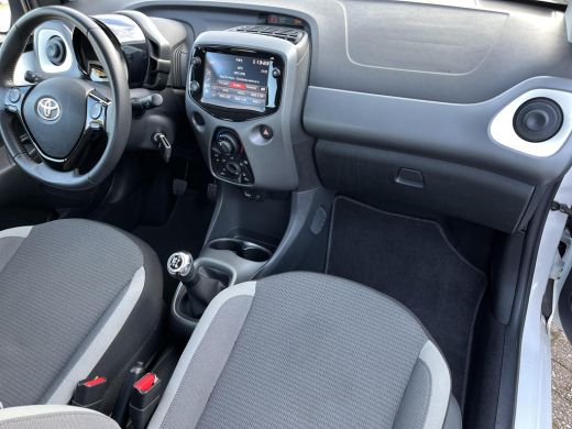 Toyota Aygo 1.0 VVT-i x-play | 5 deurs | Carplay | Airconditioning | Parkeercamera | ActivLease financial lease