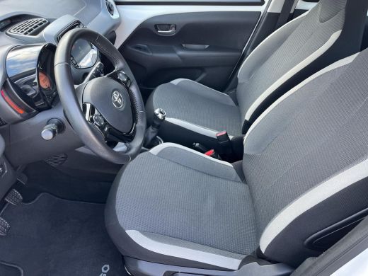 Toyota Aygo 1.0 VVT-i x-play | 5 deurs | Carplay | Airconditioning | Parkeercamera | ActivLease financial lease
